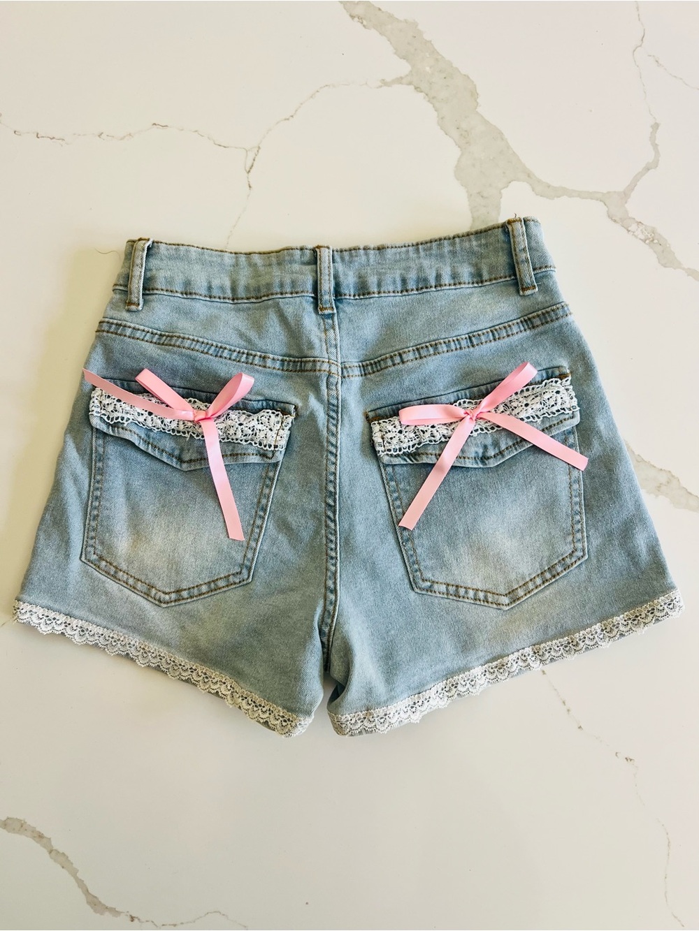 🎀 ROMWE XS Light Wash Denim Shorts Lace Trim Pink Bow Coquette Y2K